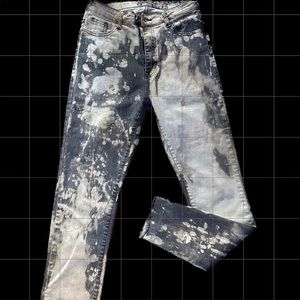 Redesign bleached jeans
